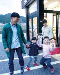 町内のスーパーでお仕事帰りの奥さんと合流し、夕食のお買いもの。